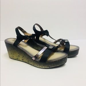 Corkys Basket weave wedge size 11